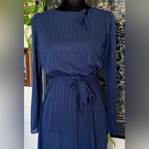 VTG Sheer Polyester Blue Dress. S/M. Belt. Elastic Waist. Tagless. - Picture 3 of 16